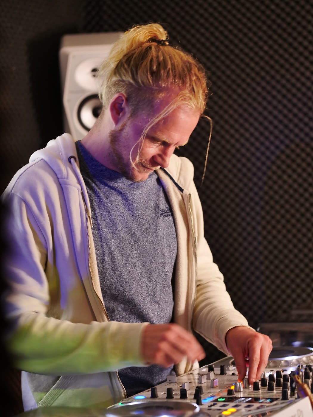 JumanJu mixing on Pioneer CDJs